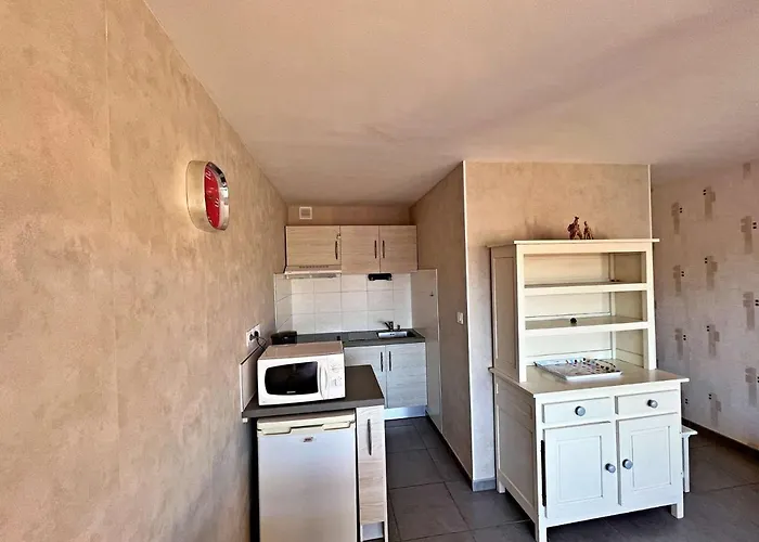 Au Centre De Avec Terrasse Et Parking, Proche Commodites - Fr-1-387-178 * מרסיאן