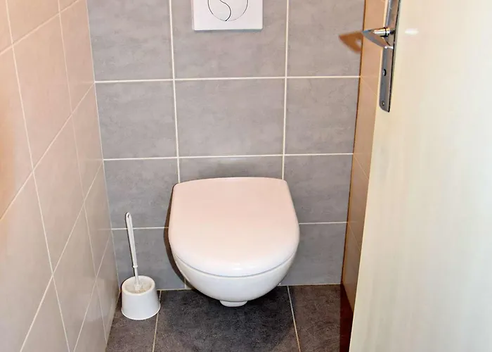 Au Centre De Avec Terrasse Et Parking, Proche Commodites - Fr-1-387-178 דירה *
