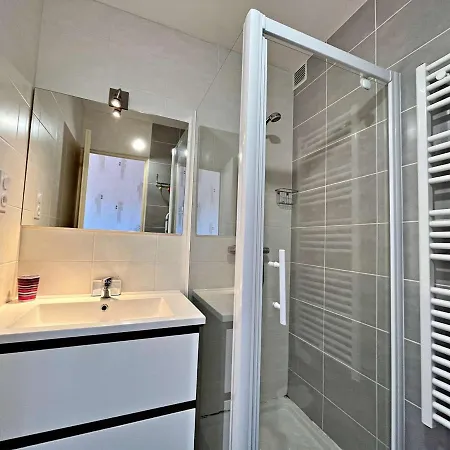 Au Centre De Avec Terrasse Et Parking, Proche Commodites - Fr-1-387-178 Apartamento *