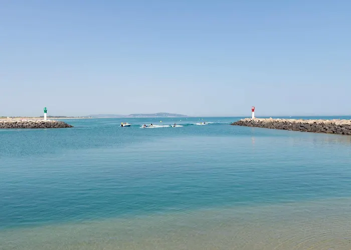 Au Centre De Avec Terrasse Et Parking, Proche Commodites - Fr-1-387-178 Marseillan (Herault)